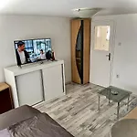 Apartment Shine