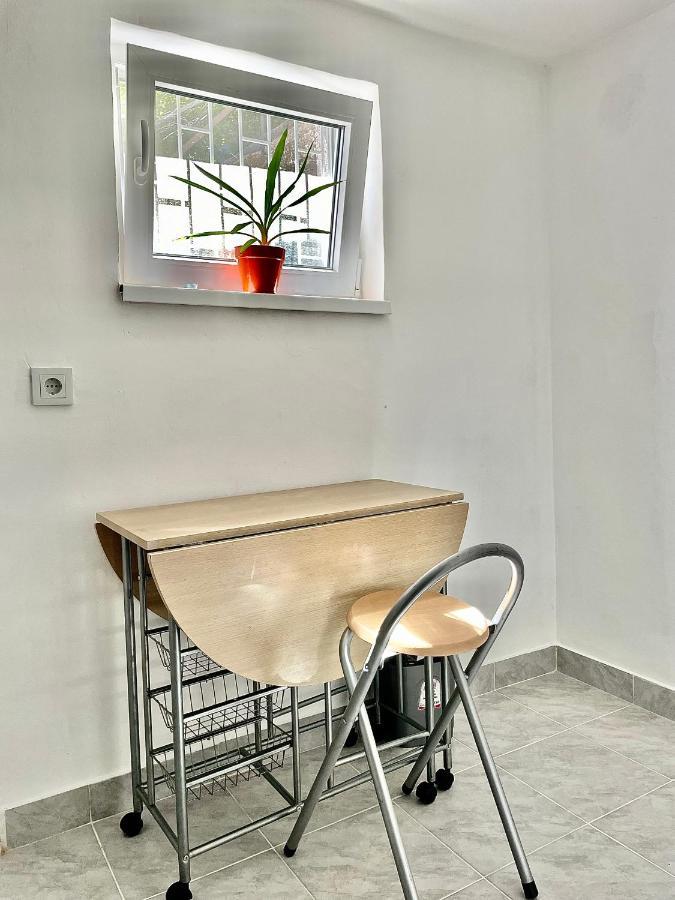 Shine Apartment *