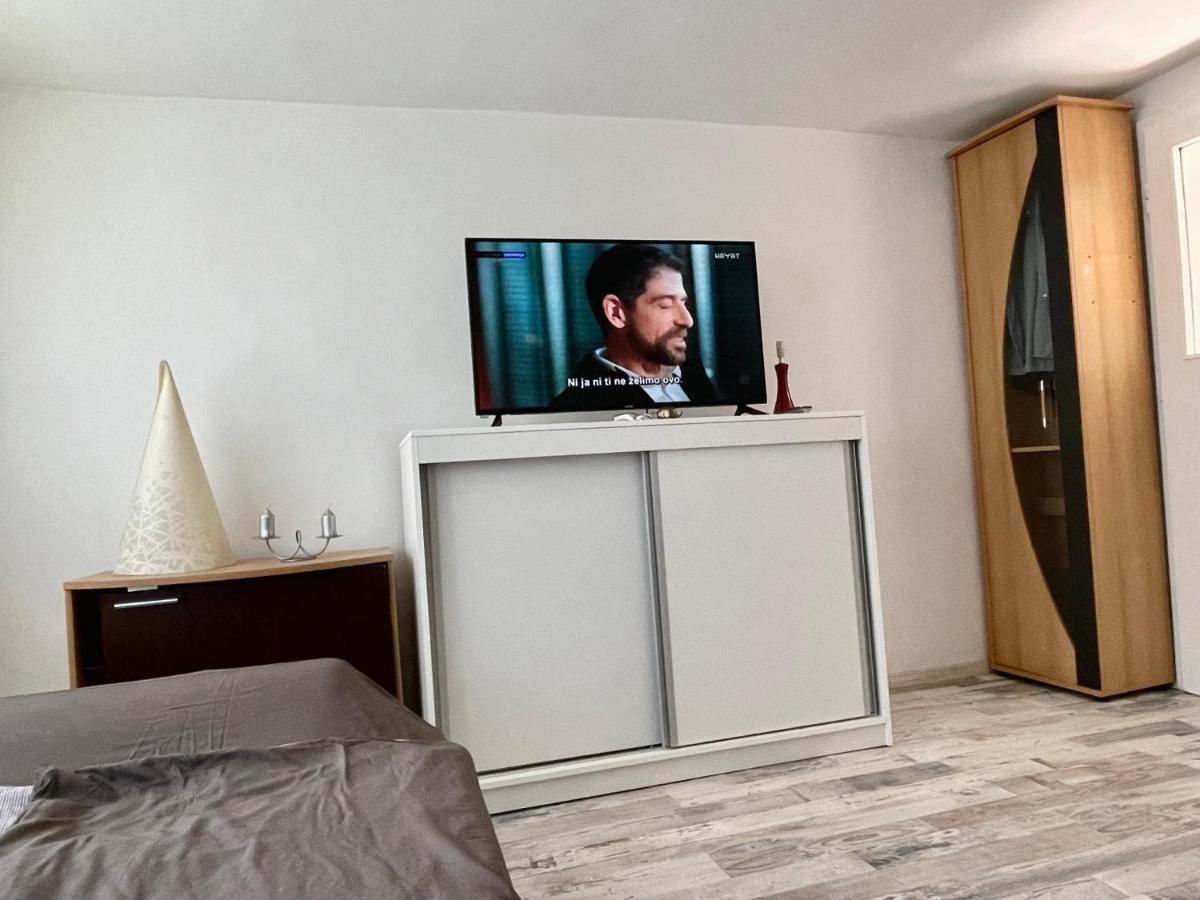 Apartment Shine